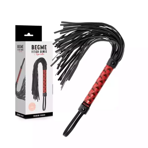 Begme Fetish Games – Flogger en cuir végan édition rouge – vue 2 Begme Fetish Games – Flogger en cuir végan édition rouge – vue 2 – BDSM & fétichisme