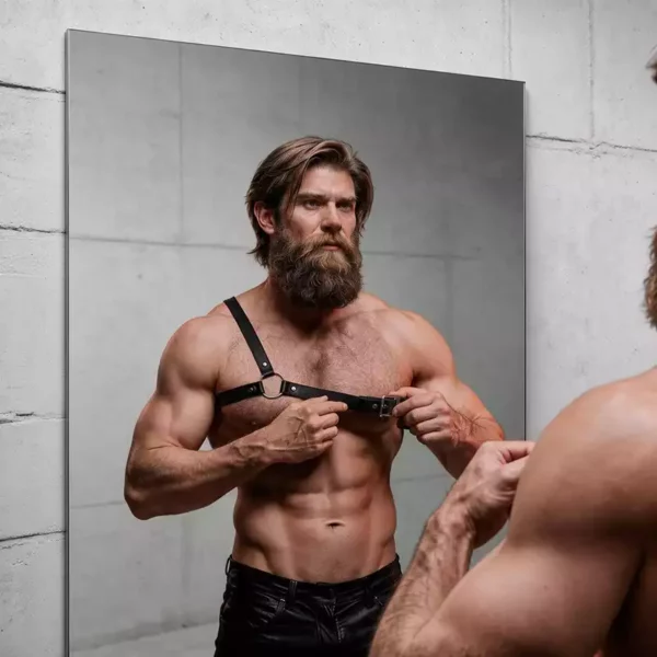 Fetish Submissive – Harnais en cuir écologique pour hommes épaules croisées attitude – vue 5 Fetish Submissive – Harnais en cuir écologique pour hommes épaules croisées attitude – vue 5 – Lingerie homme