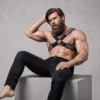Fetish Submissive – Harnais en cuir écologique pour hommes poitrine croisée avec rivets – vue 4 – Lingerie homme