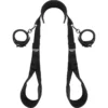 Fetish Submissive – Position jambes ouvertes avec menottes doublées en noprène – BDSM & fétichisme