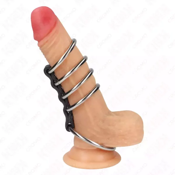 Kink – 5 anneaux pénis de 3,7 cm à 5 cm en métal relies par du cuir – vue 2 Kink – 5 anneaux pénis de 3,7 cm à 5 cm en métal relies par du cuir – vue 2 – BDSM & fétichisme