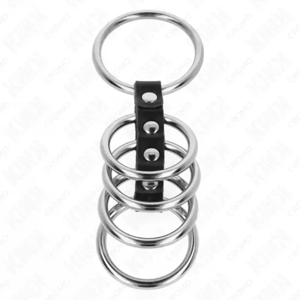 Kink – 5 anneaux pénis de 3,7 cm à 5 cm en métal relies par du cuir – vue 3 Kink – 5 anneaux pénis de 3,7 cm à 5 cm en métal relies par du cuir – vue 3 – BDSM & fétichisme