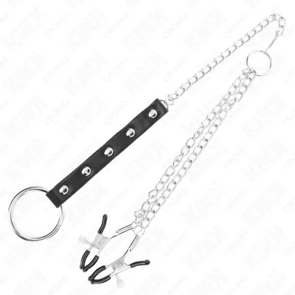 Kink – Anneau pénis en métal avec chaîne et pinces à mamelon réglables – vue 4 Kink – Anneau pénis en métal avec chaîne et pinces à mamelon réglables – vue 4 – BDSM & fétichisme