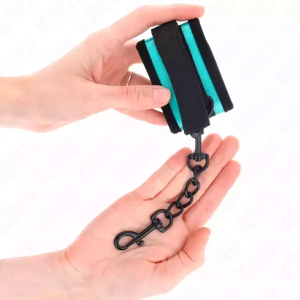 Kink – Appareils de poignet en nylon à crochet et boucle noir-bleu réglable 18-32 cm x 5 cm – vue 4 – BDSM & fétichisme