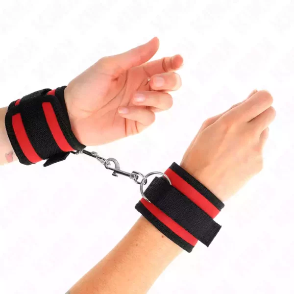 Kink – Appareils-poignets à crochet et boucle en nylon rouge-noir modèle 2 réglable 18-35 cm x 6 cm – BDSM & fétichisme