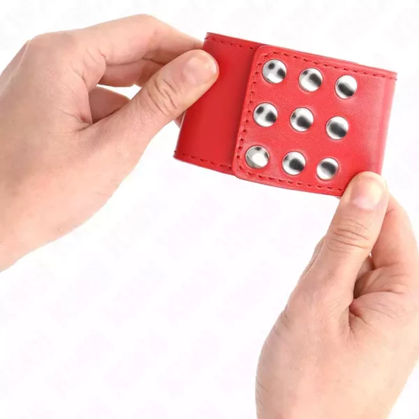 Kink – Appui-poignets avec bouton-pression rouge réglable 19-24 cm x 5,5 cm – vue 4 Kink – Appui-poignets avec bouton-pression rouge réglable 19-24 cm x 5,5 cm – vue 4 – BDSM & fétichisme