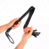 Kink – Fouet avec manche texturé noir 48,5 cm – BDSM & fétichisme