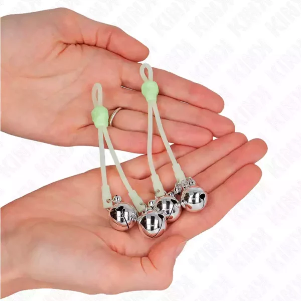 Kink – Pinces à teton lumineuses crâne avec anneau cloches réglables vert / argent – vue 3 – BDSM & fétichisme