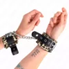 Kink – Retenue-poignet en cuir vrai léopard réglable 18-29 cm x 5,5 cm – BDSM & fétichisme